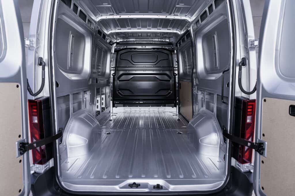 חלל המטען של ניסאן אינטסטר E