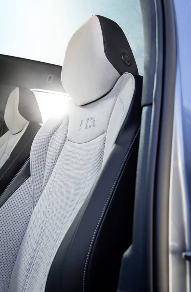 המושבים הקדמיים בפולקסווגן ID.7 טורר