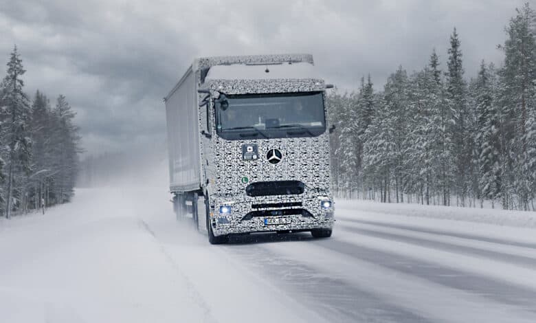 משאית חשמלית מרצדס eActros 600 במבחני חורף