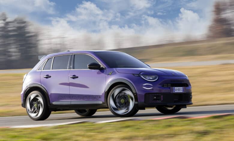 אבארט 600e בצבע סגול על המסלול