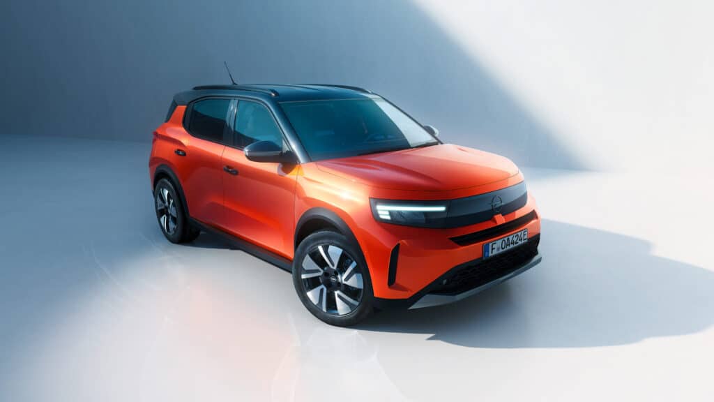 מבט צד על אופל פרונטרה חשמלית בצבע כתום