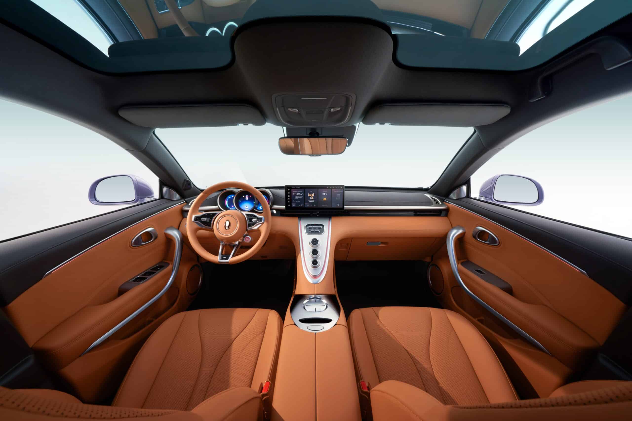 פנים הרכב וסביבת הנהג באורה 07