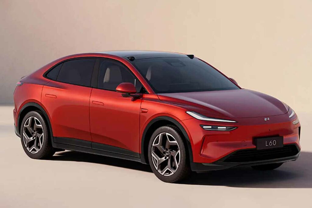 רכב פנאי חשמלי בצבע אדום אונבו L60