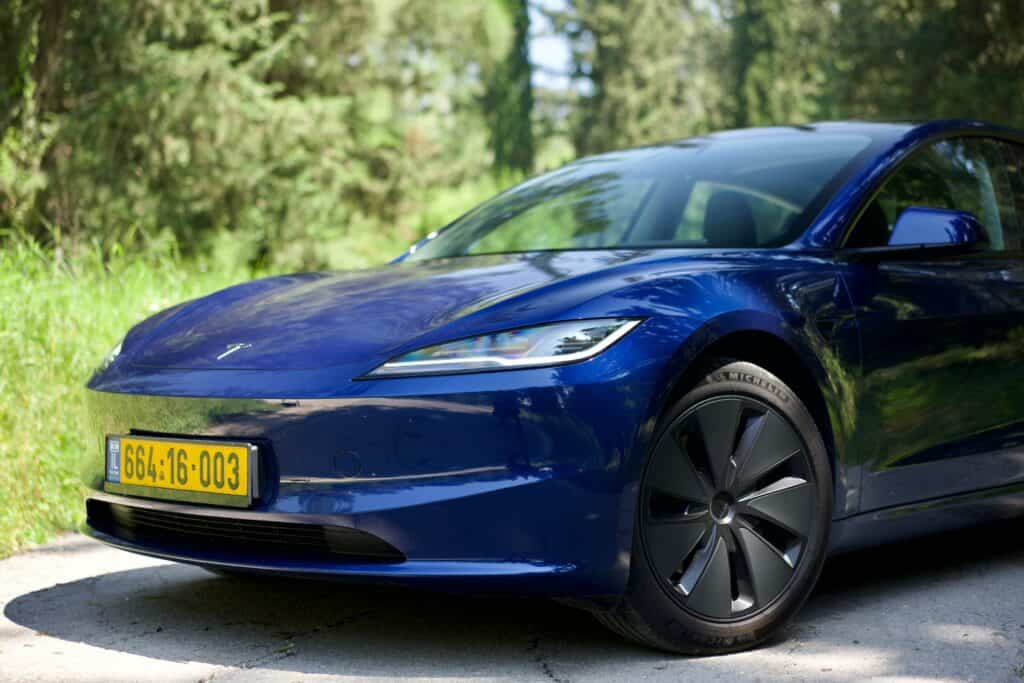 קדמת הרכב של טסלה מודל 3