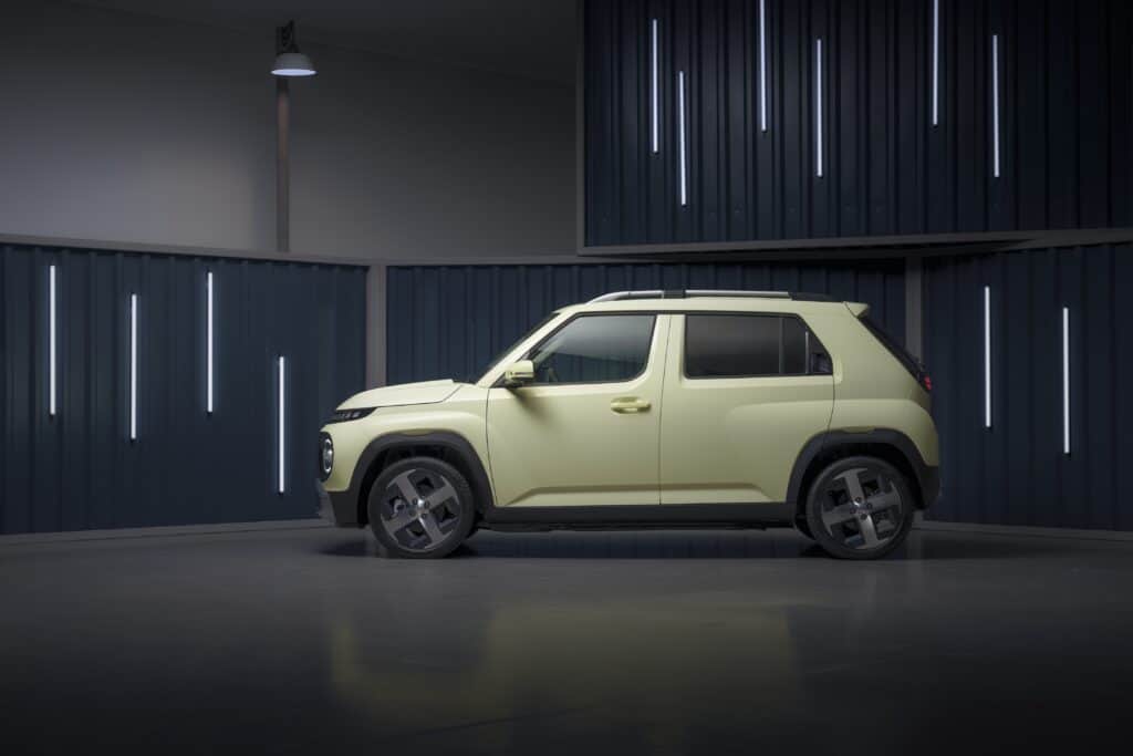 מבט צד על יונדאי אינסטר