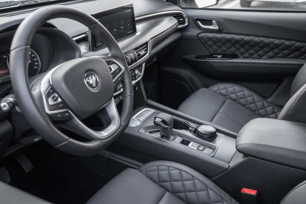 פנים הרכב וסביבת הנהג של פוטון אי-טונלנד