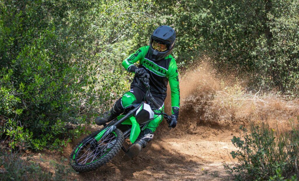 ריאחו E Tango בשטח