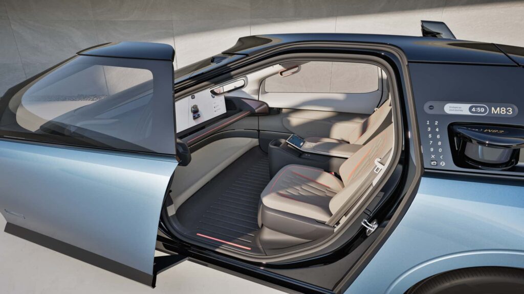 פנים הרכב וסביבת הנהג של וורנה