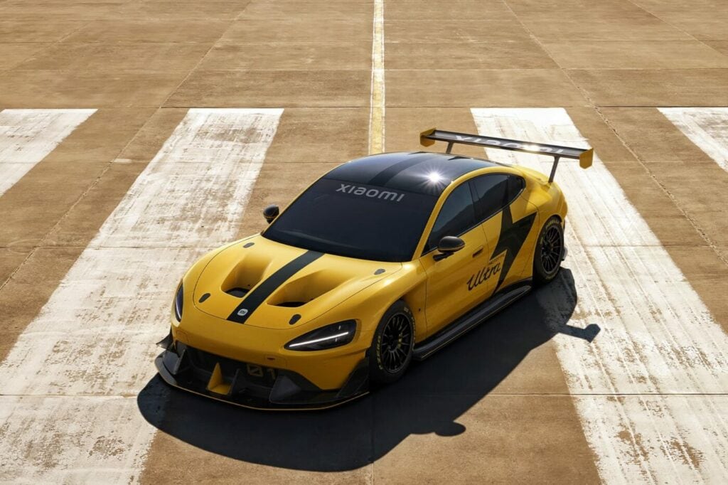 אב טיפוס שיאומי SU7 אולטרה עומד על המסלול