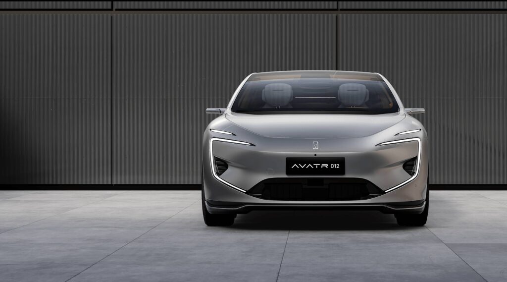 מבט קדמי על אווטר 012