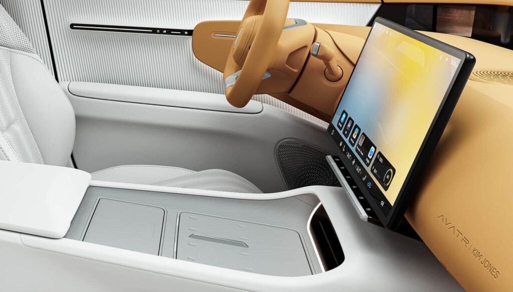 מסך המולטימדיה וסביבת הנהג באווטר 012