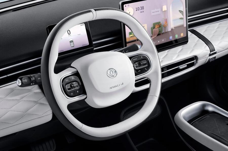 סביבת הנהג בנאמי בוקס החשמלית