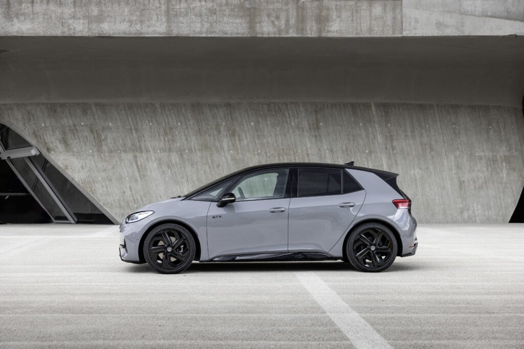 מבט צד על דגם הפרפורמנס של פולקסווגן ID.3 GTX