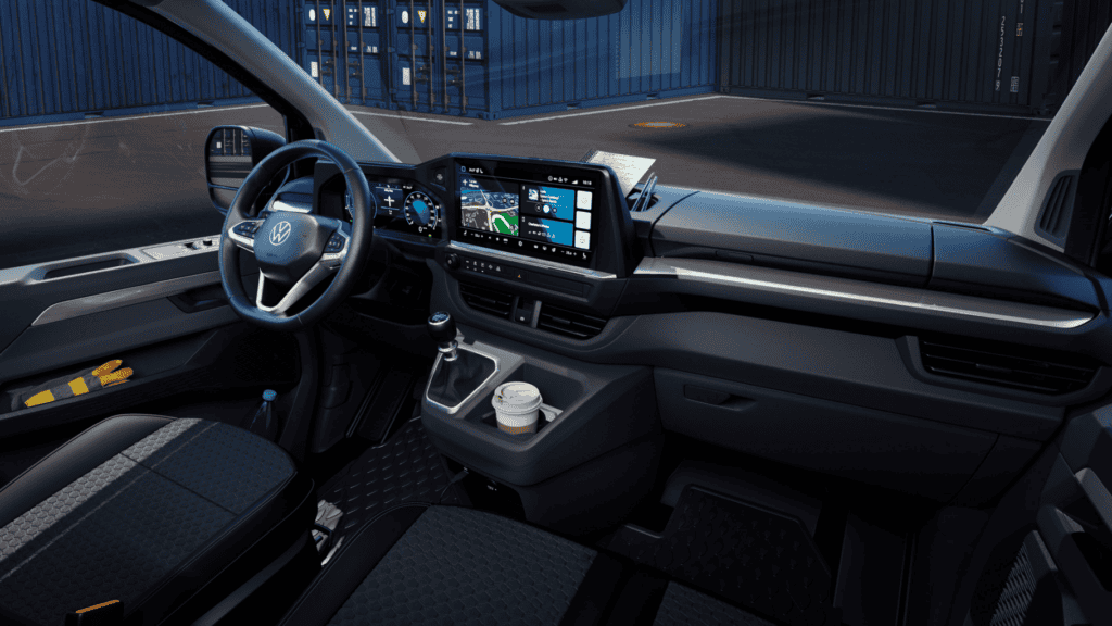 פנים הרכב וסביבת הנהג של הפולקסווגן טרנספורטר החשמלי
