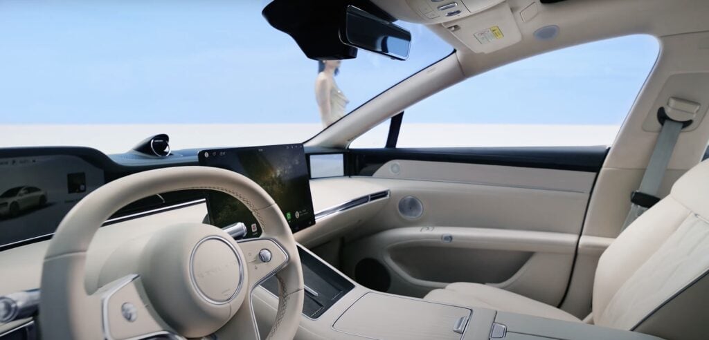 פנים הרכב וסביבת הנהג ברכב החשמלי סטלנטו S9