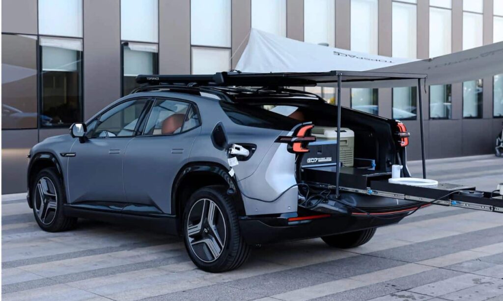 מבט אחורי על ניבו E07 שילוב בין טנדר לרכב פנאי חשמלי