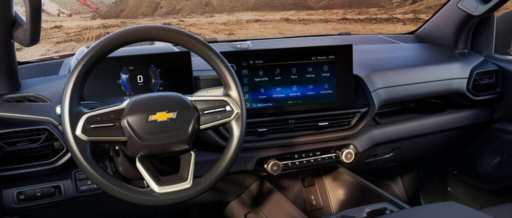 סביבת הנהג ומערכת המולטימדיה בשברולט סילברדו EV