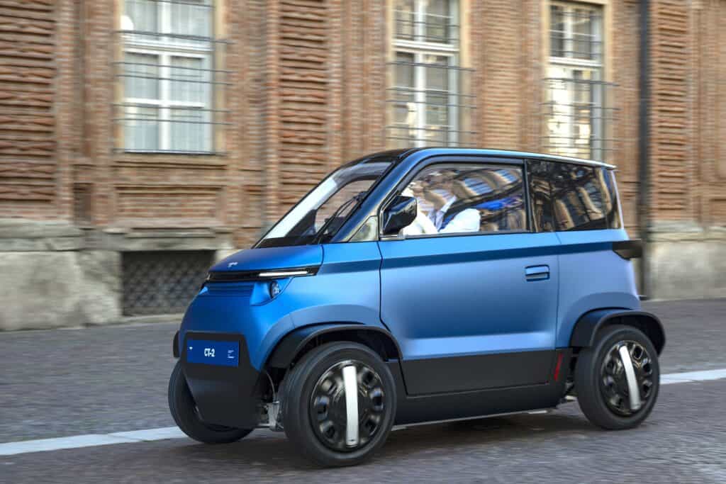 סיטי טרנספורמר CT-2 בנסיעה בעיר