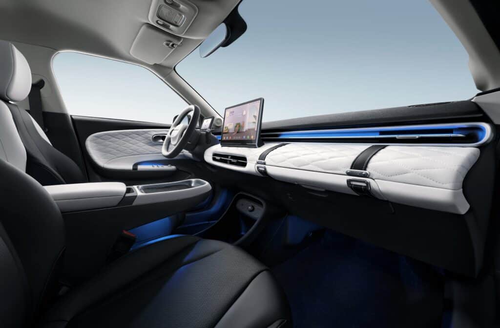 פנים הרכב וסביבת הנהג בדונגפנג בוקס