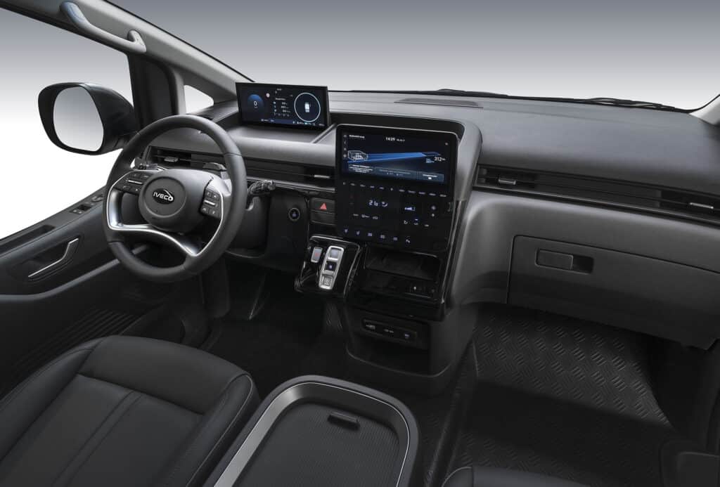 פנים הרכב וסביבת הנהג של איווקו eMoovy חשמלי