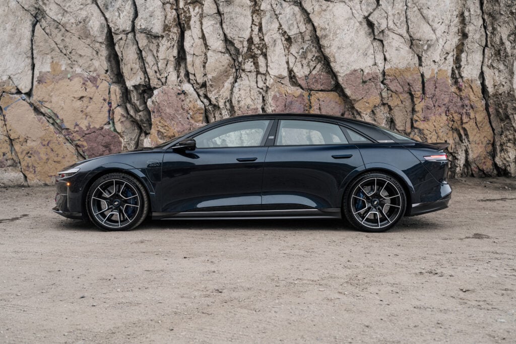 מבט צד על לוסיד אייר ממוגנת של US Armor Group