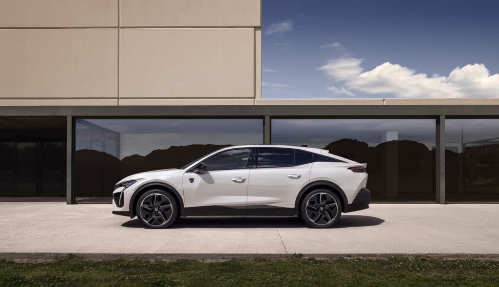 מבט צד על פיג׳ו e-408