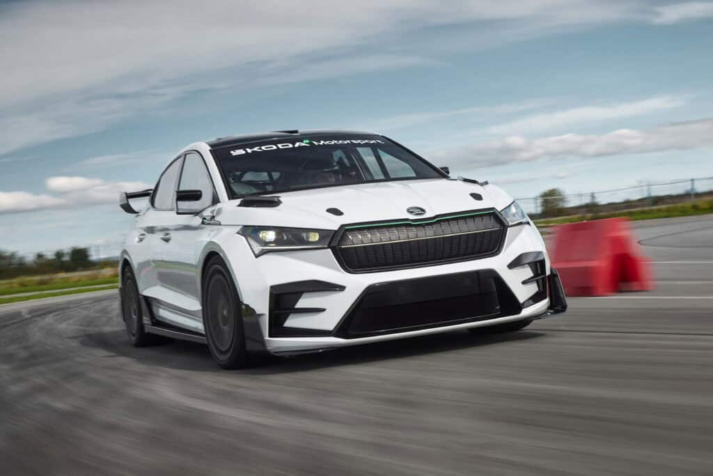 סקודה אניאק RS Race על מסלול המירוצים