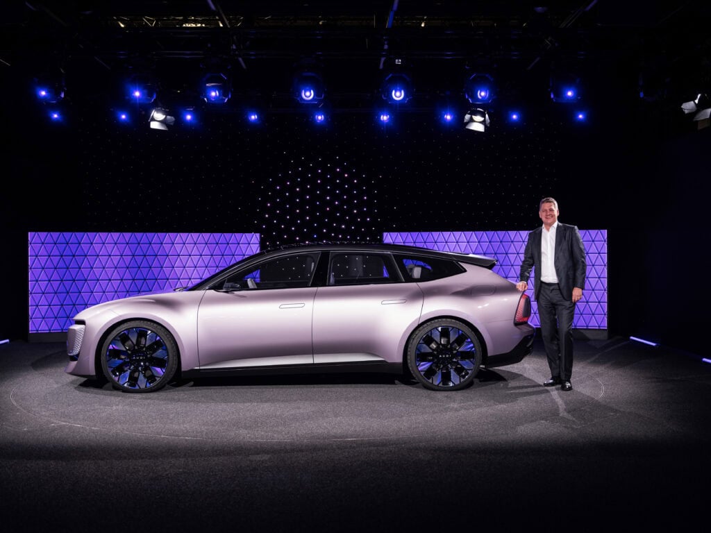 מבט צד על AUDI E קונספט