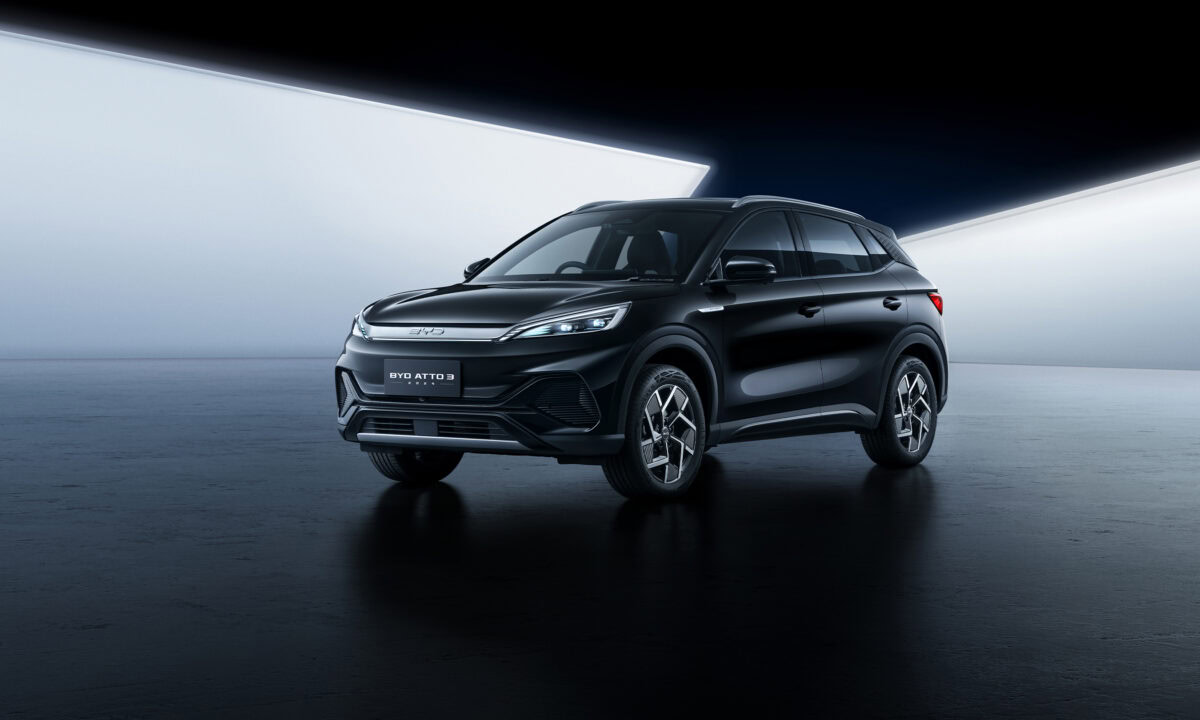BYD אטו 3 בצבע שחור מודל 2025