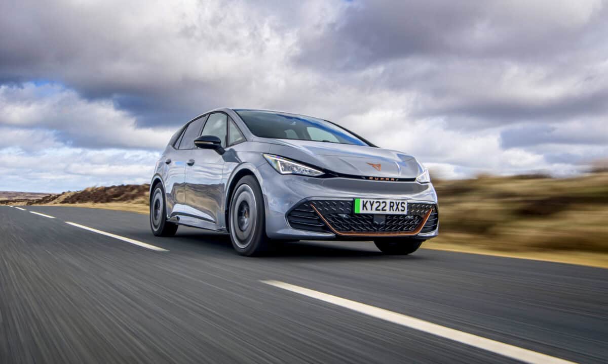 קופרה בורן בנסיעה בכביש