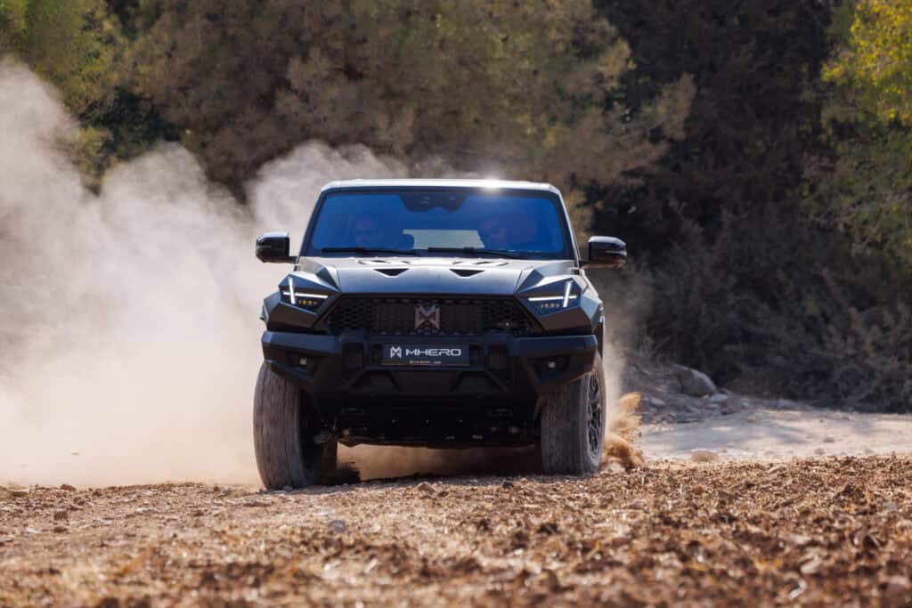 רכב השטח M-HERO בנסיעה בשטח