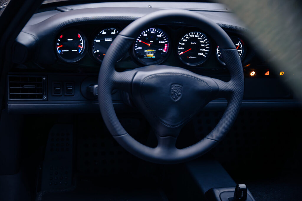 לוח המחוונים בפורשה החשמלית