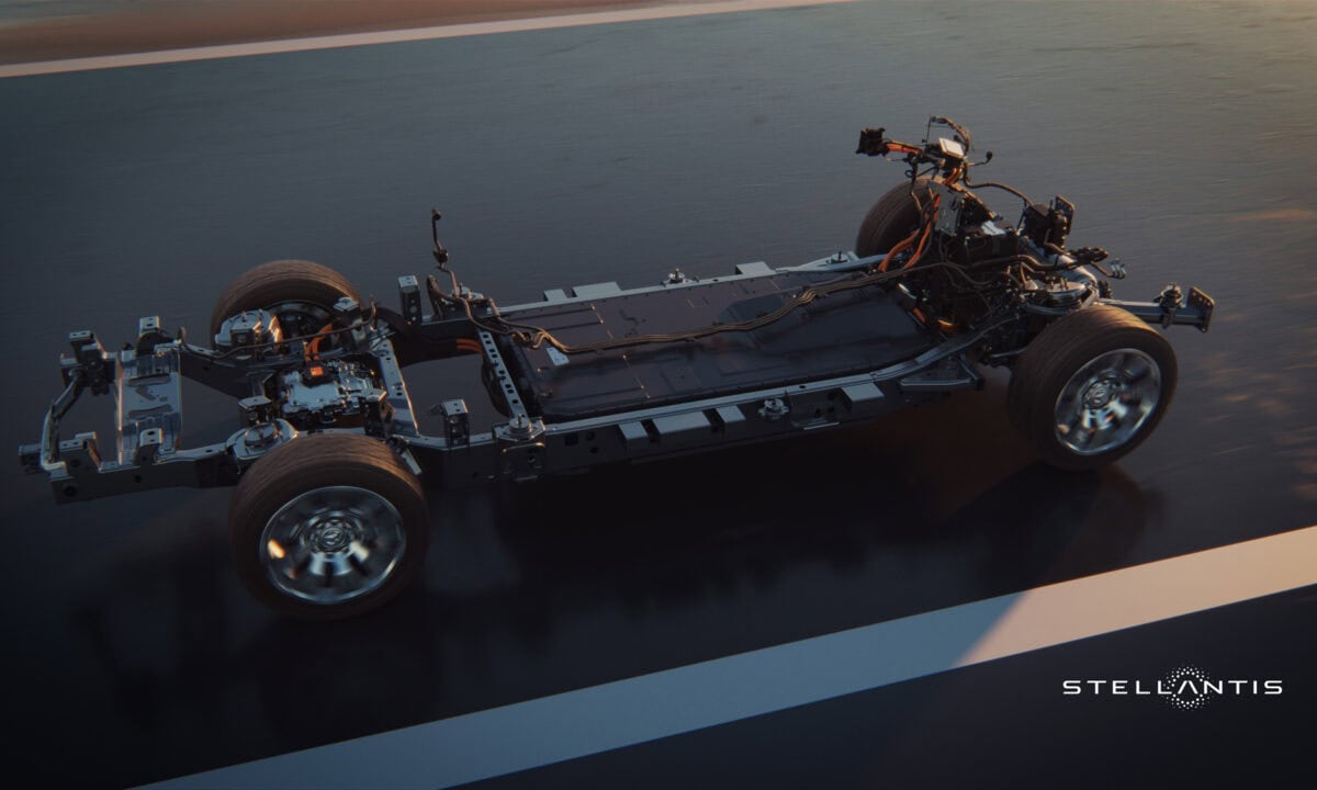 פלטפורמה חשמלית של סטלנטיס הכוללת את השלדה, הסוללה ומערכת ההינע