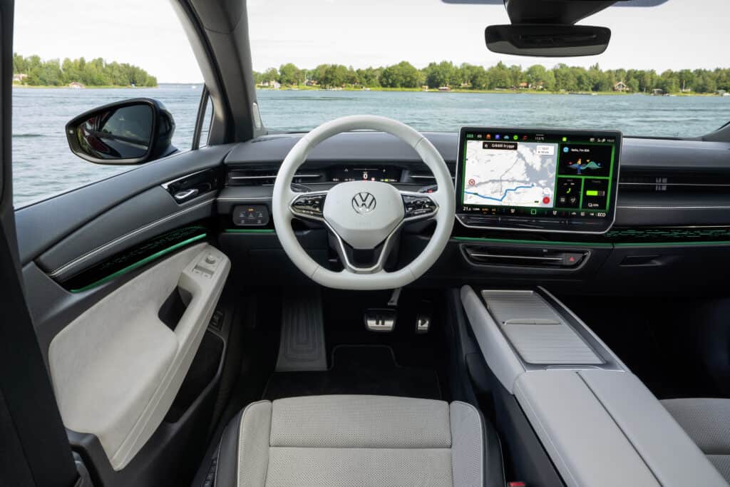 תא הנוסעים וסביבת הנהג בפולקסווגן ID.7