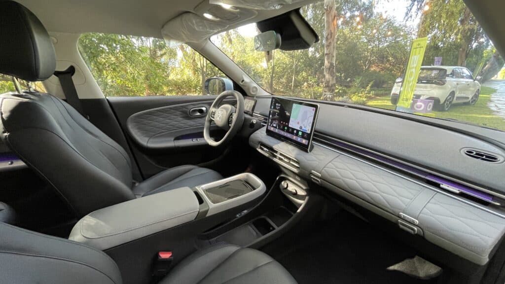 פנים הרכב וסביבת הנהג של דונגפנג בוקס