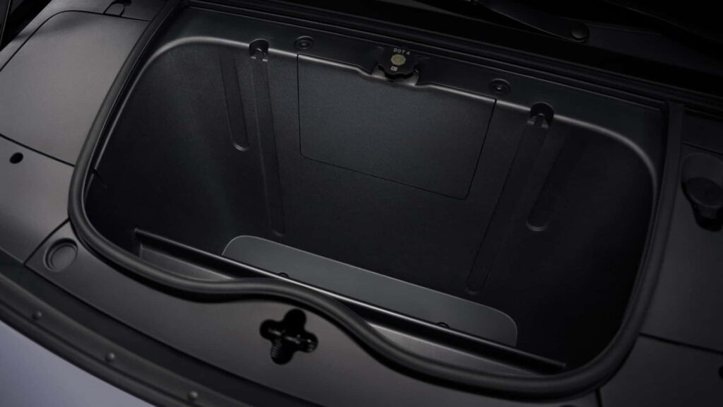 תא המטען הקדמי של ניו פיירפליי החשמלי