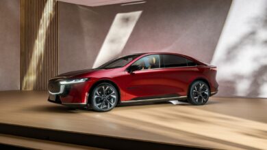 מאזדה 6e החשמלי בצבע אדום