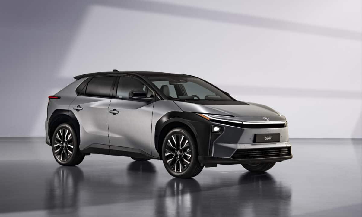 טויוטה bZ4X החדש גרסת 2025