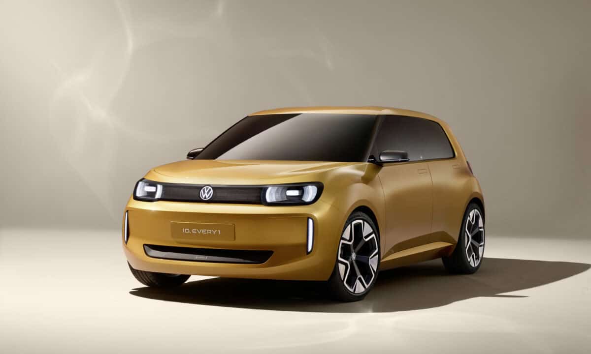פולקסווגן ID.Every1 בצבע צהוב מבט קדמי