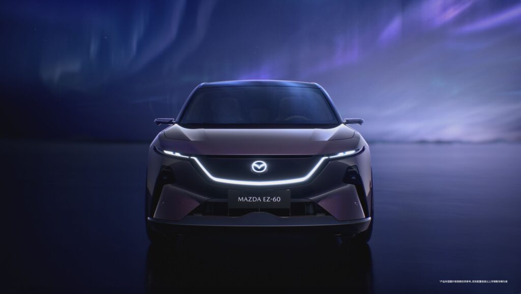 מבט קדמי על מאזדה EZ-60 החשמלי