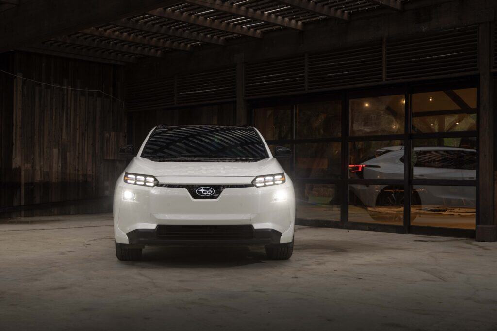 מבט קדמי על סובארו סולטרה 2026