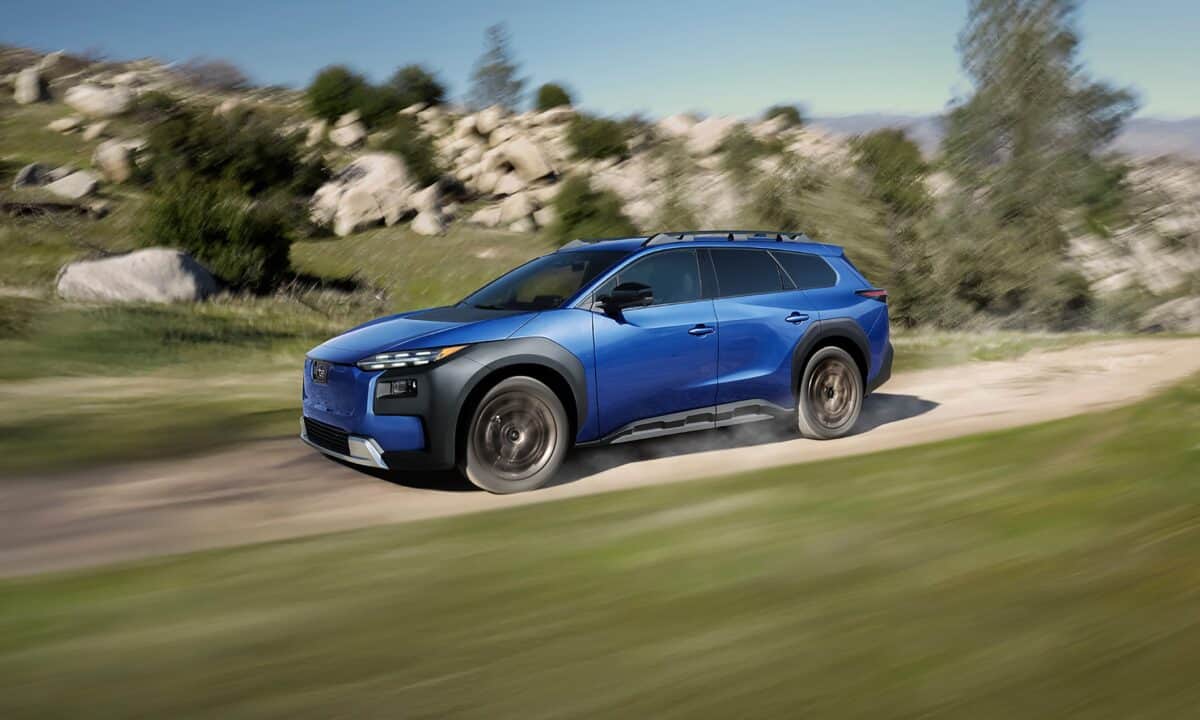 סובארו טריילסיקר חשמלי בנסיעה בשטח