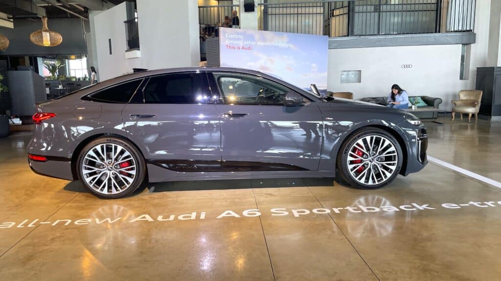 מבט צד על אאודי A6 אי-טרון בישראל