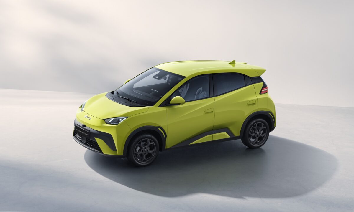 מבט צד על BYD דולפין Surf