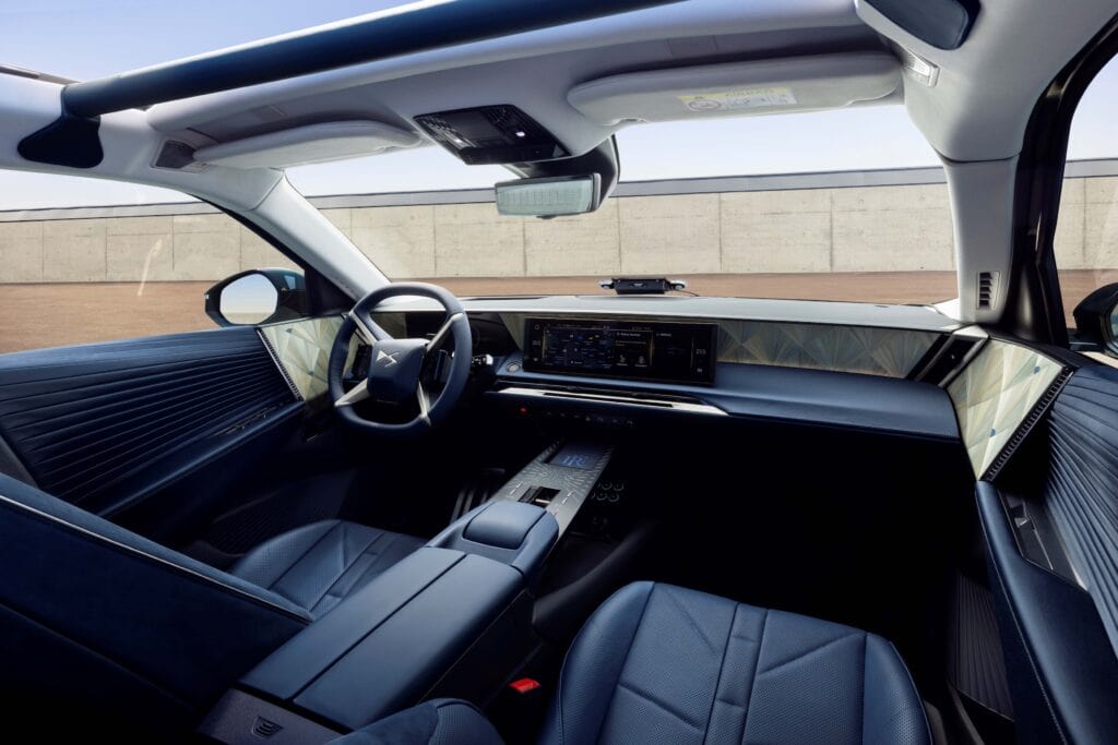 פנים הרכב של DS N°8 חשמלית של נשיא צרפת