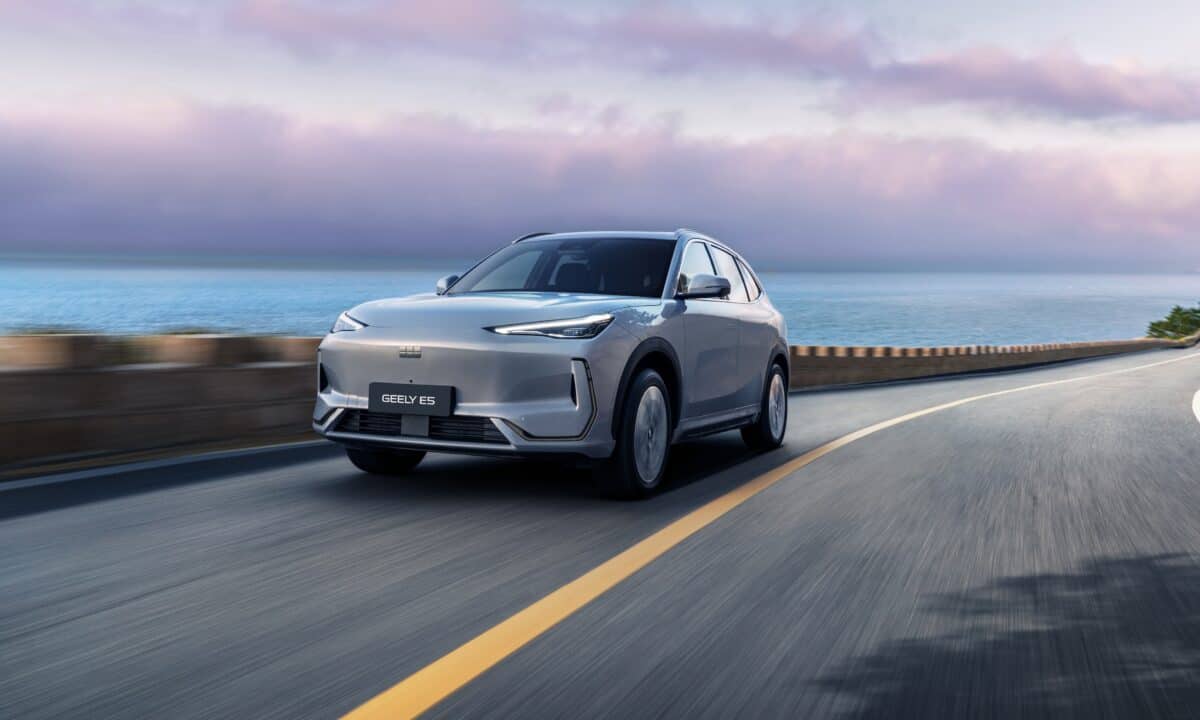 ג׳ילי EX5 חשמלית בנסיעה