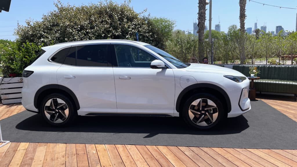 ג׳ילי EX5 בהשקה בישראל מבט צד