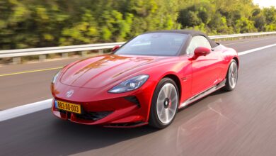 MG סייברסטר בישראל בנסיעה על כביש