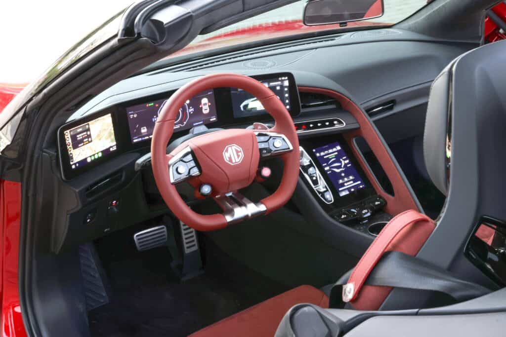 סביבת הנהג של MG סייברסטר