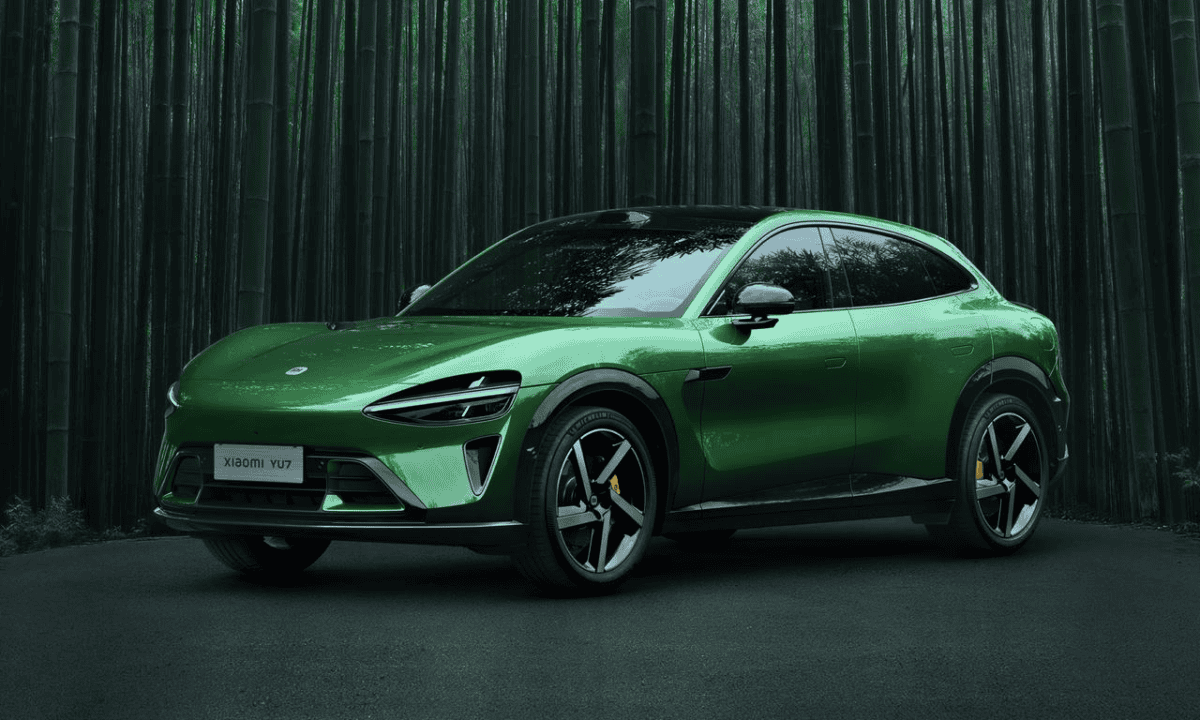שיאומי YU7 רכב פנאי חשמלי בצבע ירוק